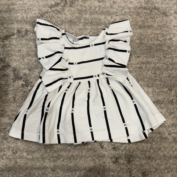 Set it 2 Calvin Klein Shirts (2T) - Picture 6 of 10